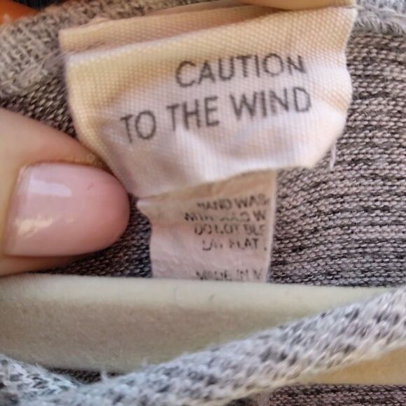 Caution To The Wind size L gray rayon knit top flounce sleeve - Picture 4 of 12